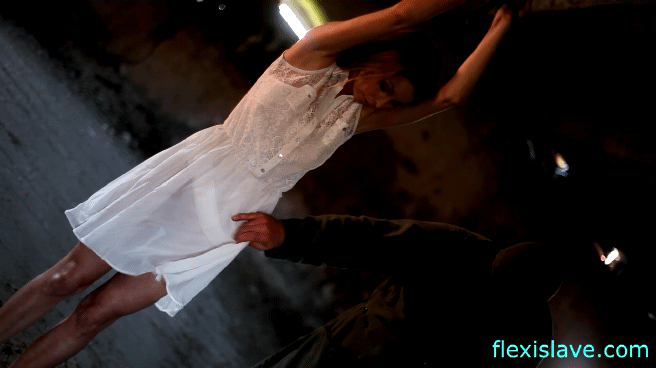 Skinny BDSM model Lea Tyron whipped