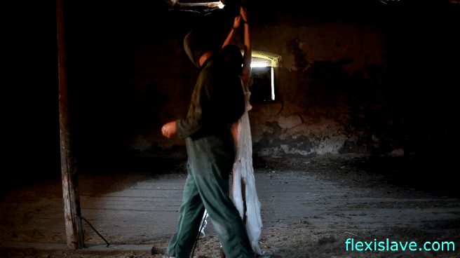 Skinny BDSM model Lea Tyron whipped