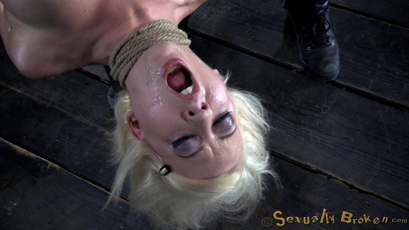 Bleached beauty in tight ropes is trying extreme sex