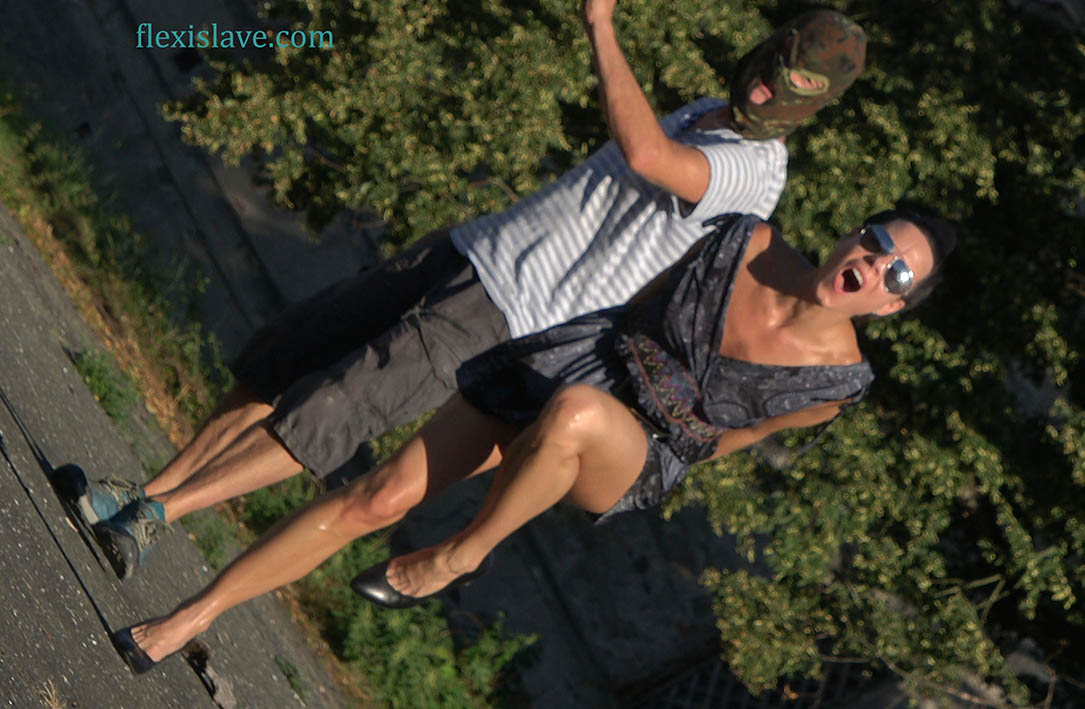 Great in shape fitness milf Alex Zothberg outdoor leg whipping