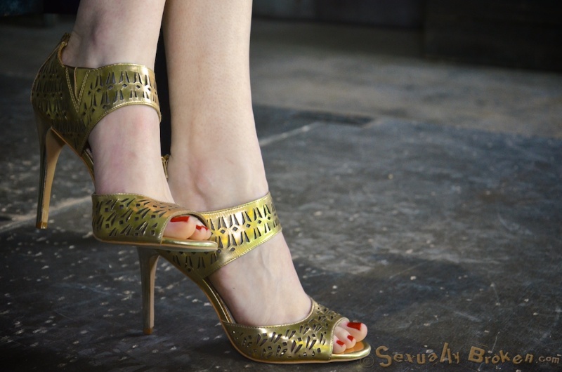 Sub bitch is getting fixed and fucked by two men