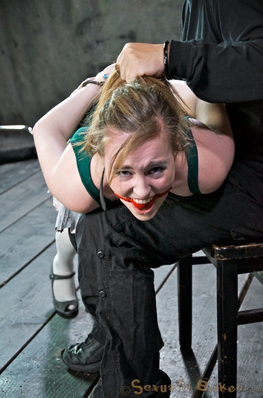 Teen whore sloppy mouth fuck on her knees