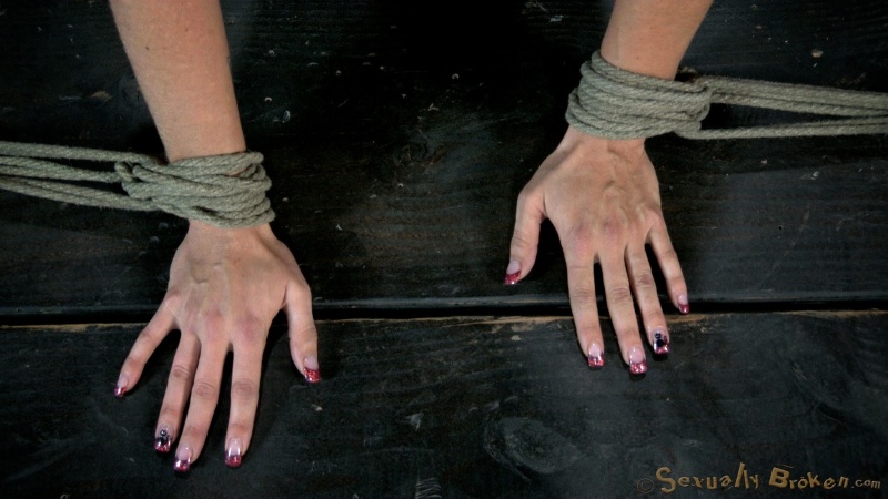 Master abusing a muscular black bitch on steroids