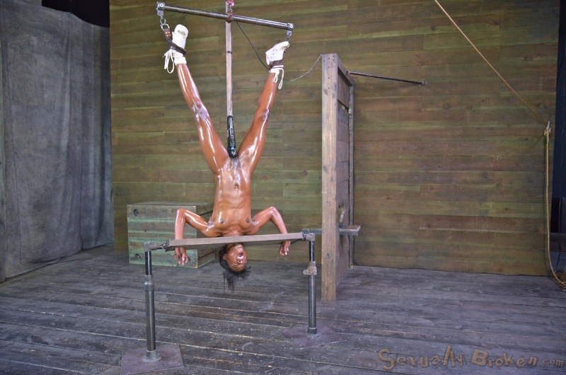 Athletic Black whore Ana Foxx mouth raped upside down