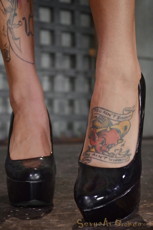 Silicon hoe in leather straitjacket gives a gorgeous blowjob