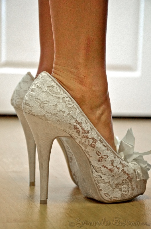 Two obedient hotties sell their throat for a deep use